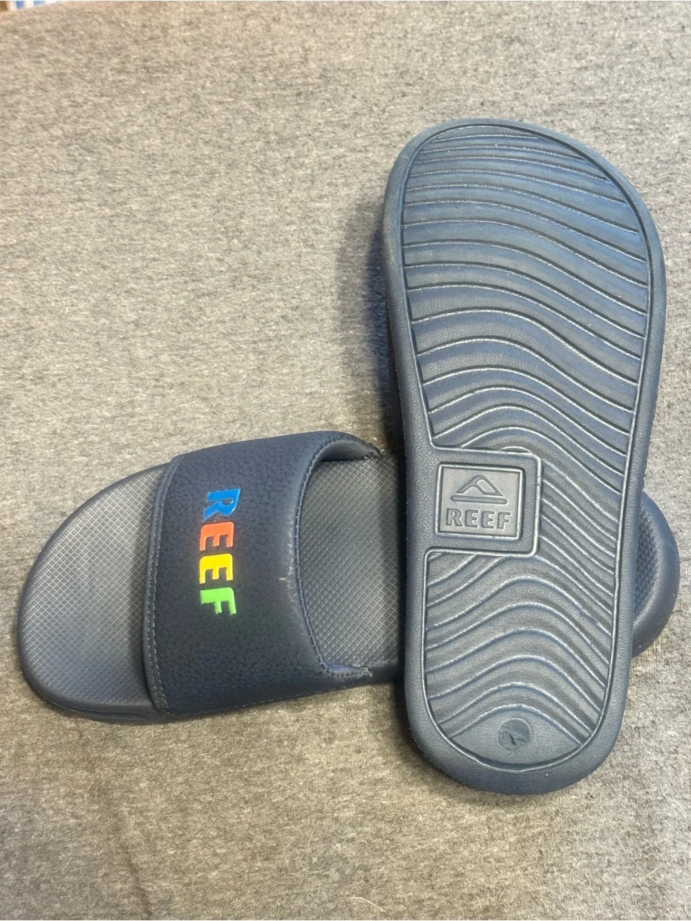Reef Kids One Slide Sandals - Navy Blue Rainbow Logo - Size 4/5 (Y)